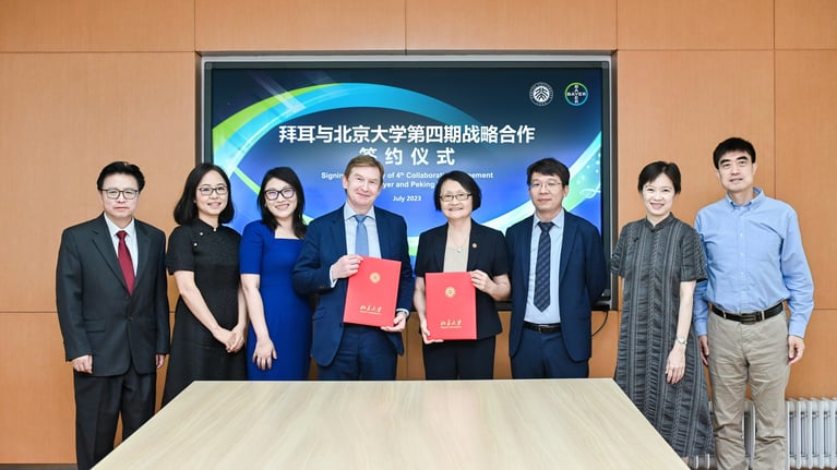 group-photo-bayer-pku-partnership-renewal-july07-0.jpg