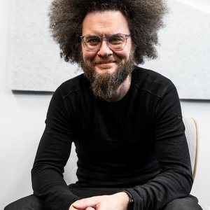 headshot-bastian.jpg