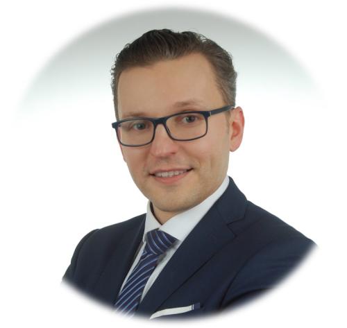 lukasz-iwaniuk-photo-round.jpg