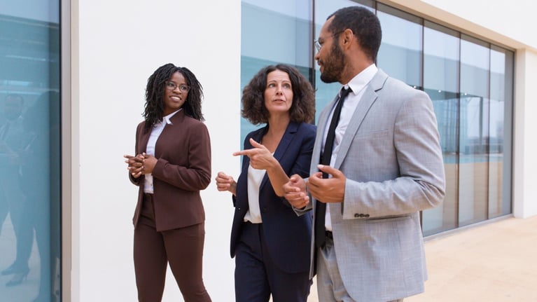 multiethnic_business_colleagues_1280x720.jpg