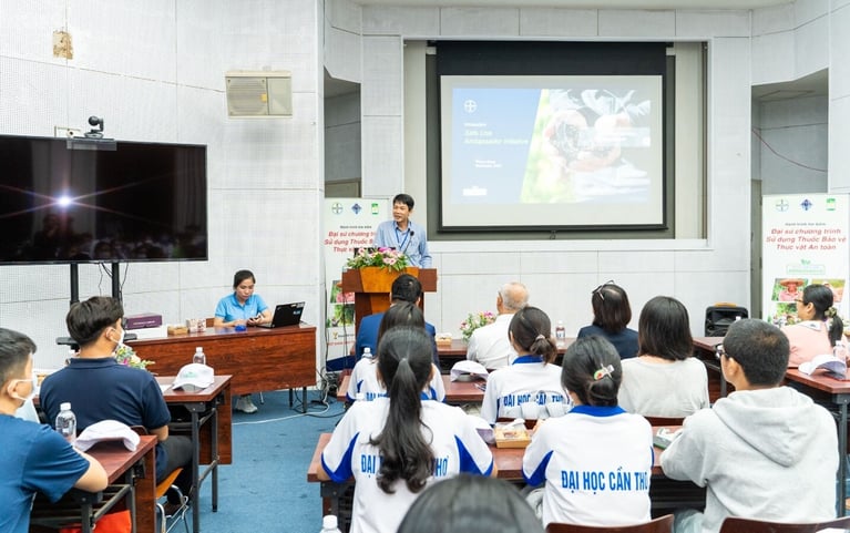 people-conference.jpg
