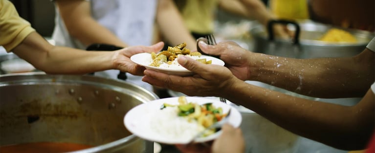 People_in_a_soup_kitchen_1440x590.jpg