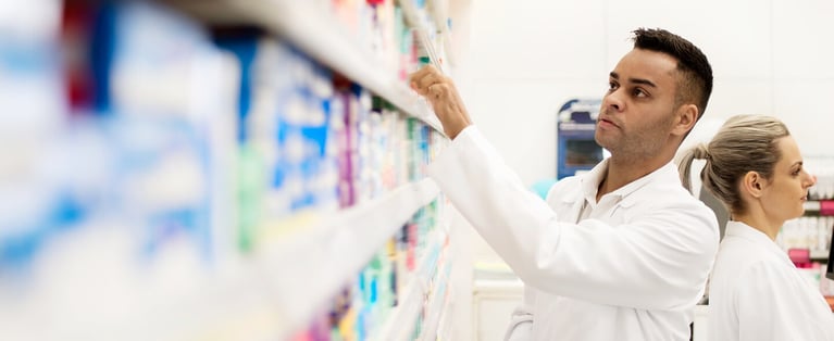 Pharmacists_in_a_pharmacy_1440x590_0.jpg