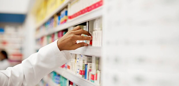 produktregal-in-einer-apotheke.jpg