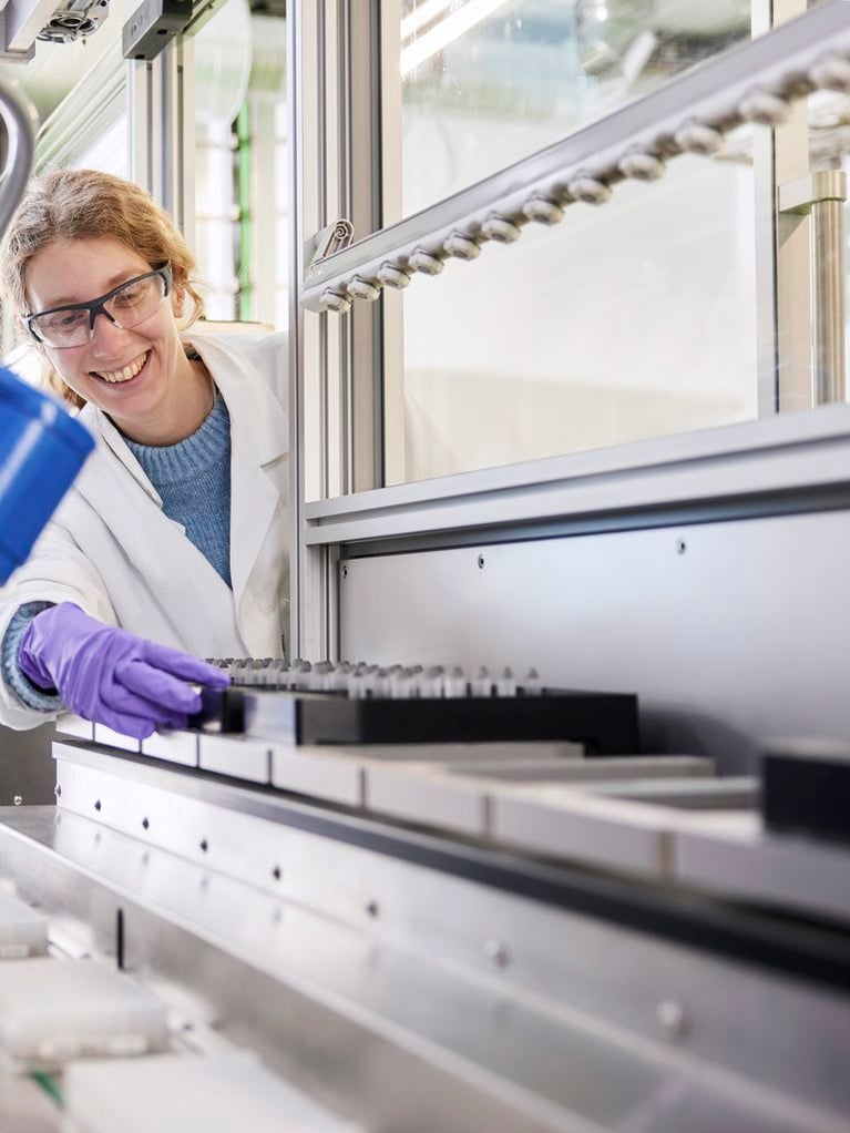 researchers-at-phenotyping-platform-15.jpg