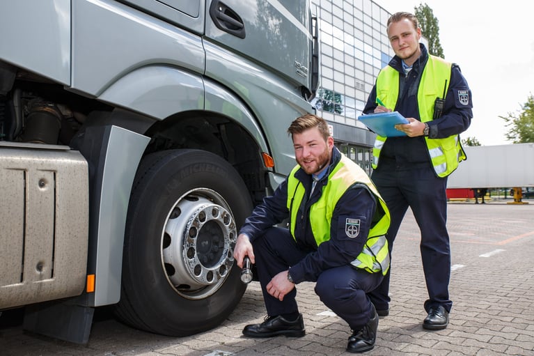 schueler-ausbildung-fachkraft-schutz-und-sicherheit-berlin.jpg