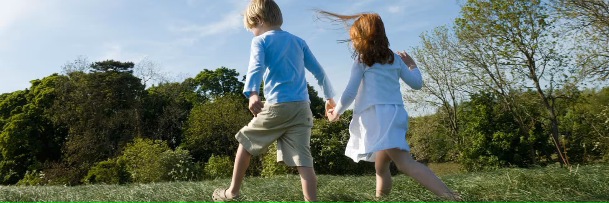 strategie-children-holding-hands-1440x590.png