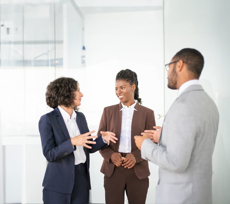 team-discussion-1440x450-4.png