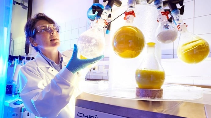 thrombosis-researcher-in-a-lab-690 (1)_4.jpg