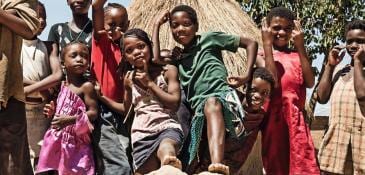 Visual_BCS-ES_Community_children_group_4928x3280_4c_0_0.jpg