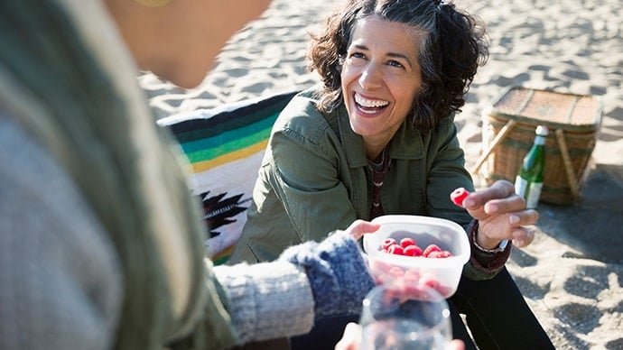 Women_at_beach_picnic_690x388.jpg
