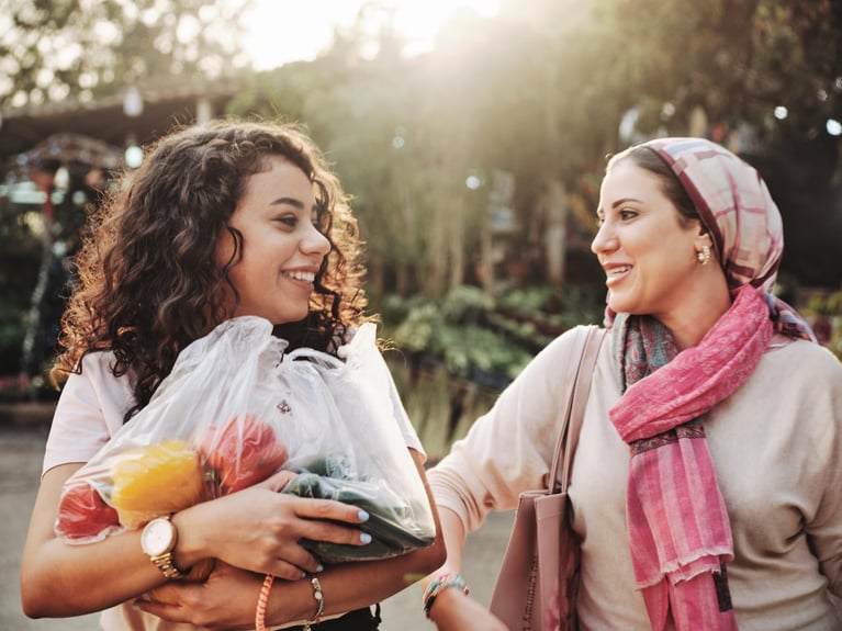 women-buying-food-1.jpg